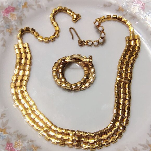 VTG 50s MCM Milk Glass Red Blue Rhinestone Patriotic Brooch Necklace Demi Set - Picture 4 of 5